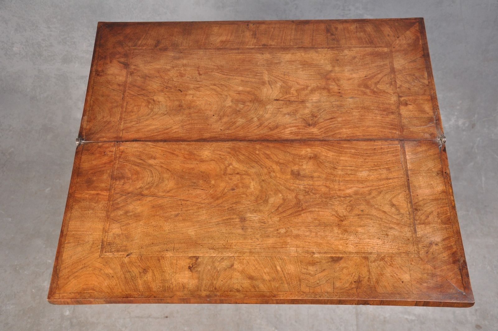 Fine Early 18th Century Walnut Bachelors Chest photo for sale