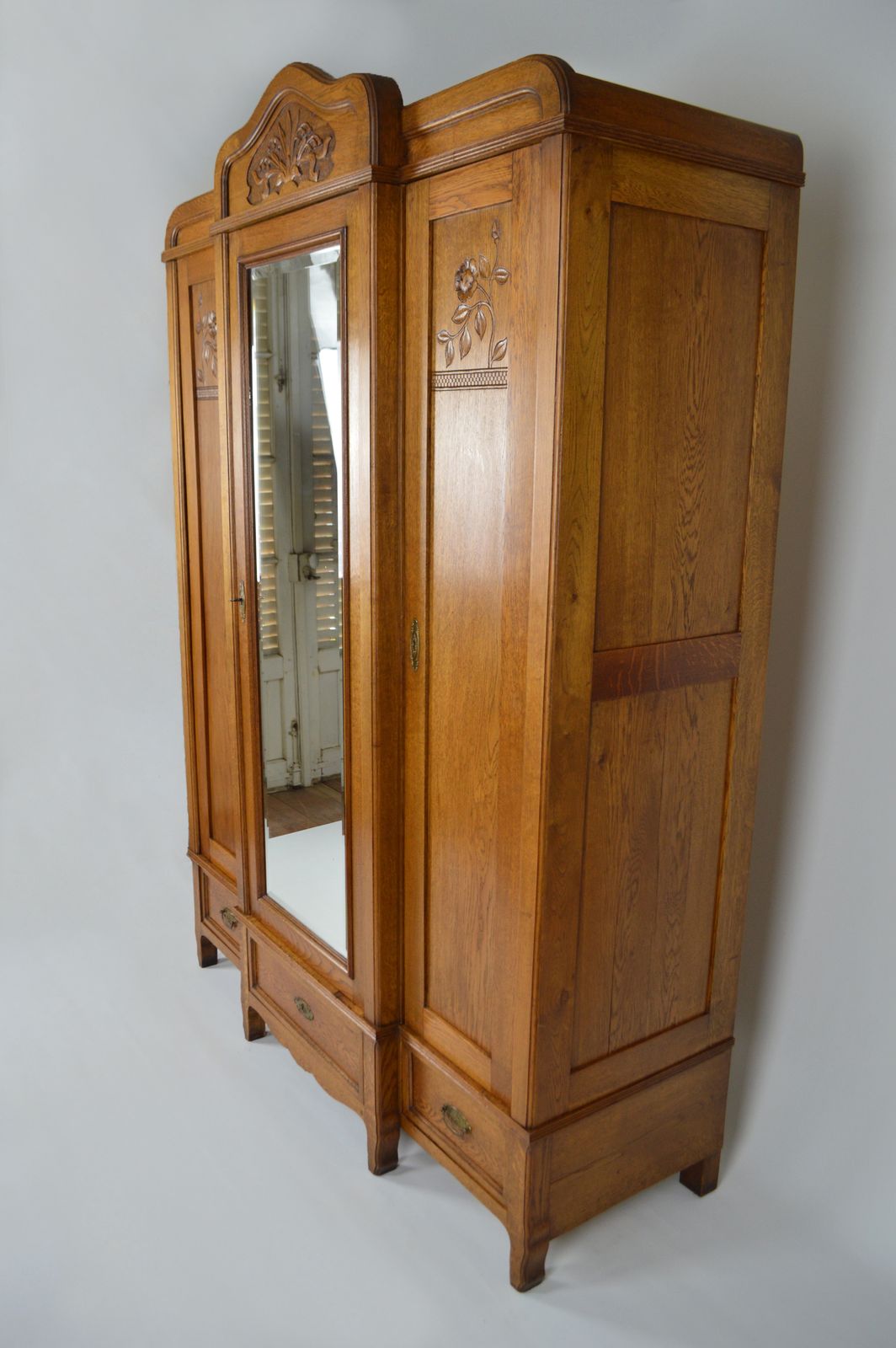 French Art Nouveau Twin Beds Bedroom Set Of 3 In Solid Carved Oak, Circa 1910 photo vinterior
