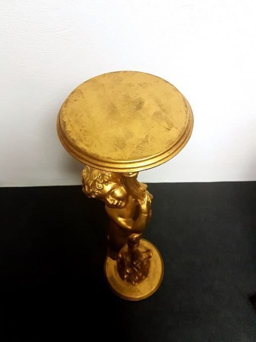 photo vintage Gold Wooden Pillar With Angel Motif