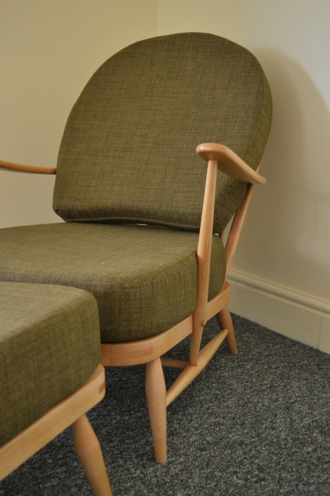 Ercol: Vintage Windsor 203 Armchair & Matching Footstool In Soft Green photo 945.0