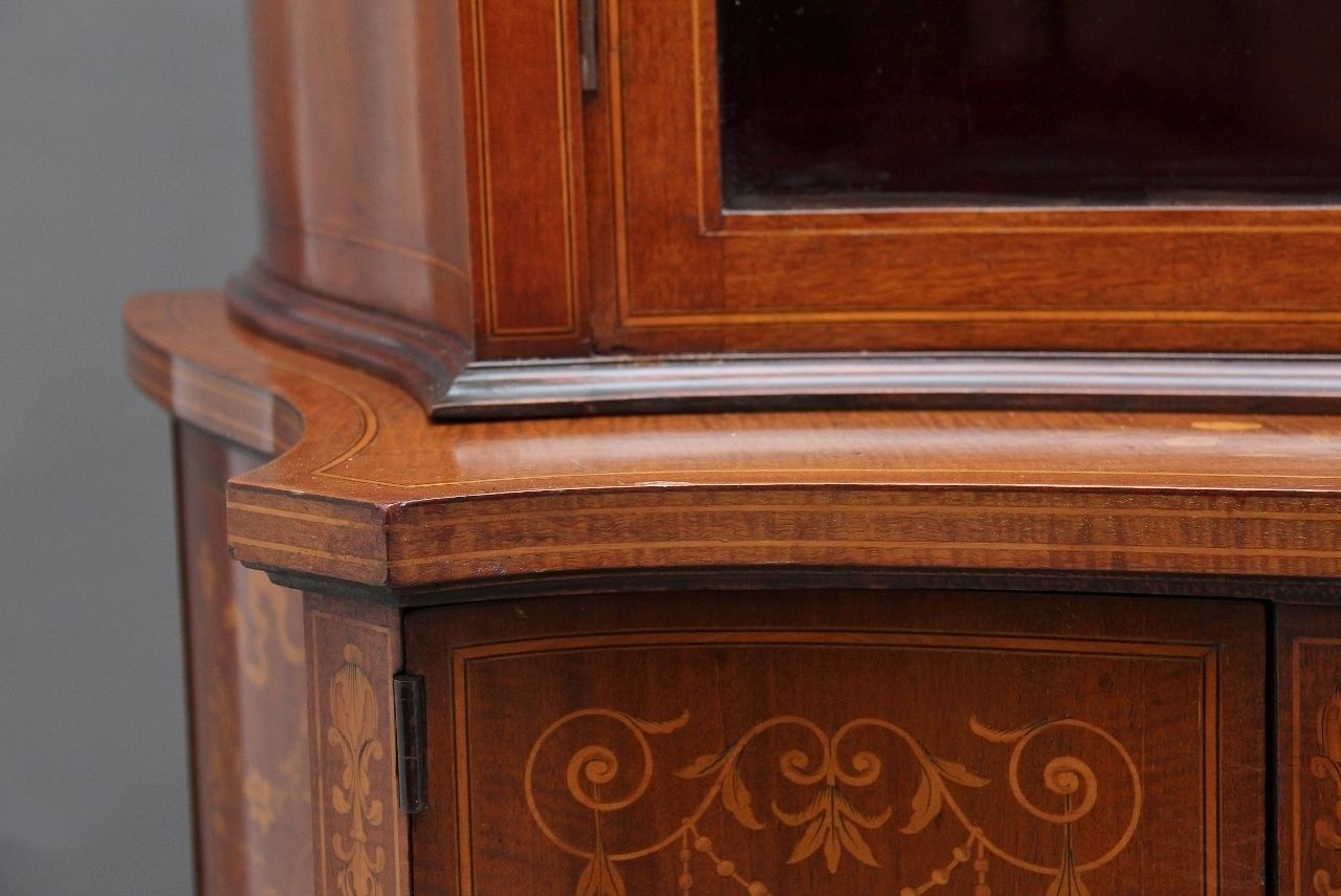 photo vintage 19th Century Inlaid Mahogany Display Cabinet