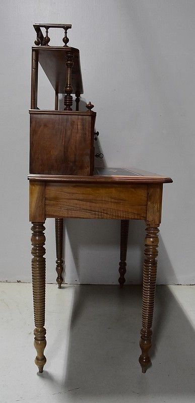 photo vintage Small Tiered Walnut Desk, Louis Philippe Period, 2nd Part Of 19th