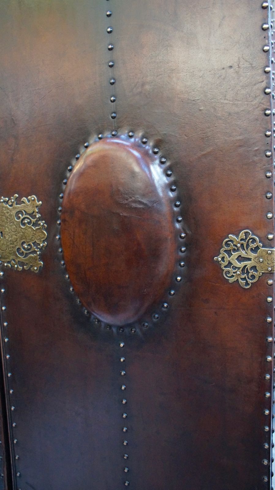 2300.0 Victorian Leather Bound Wardrobe photo