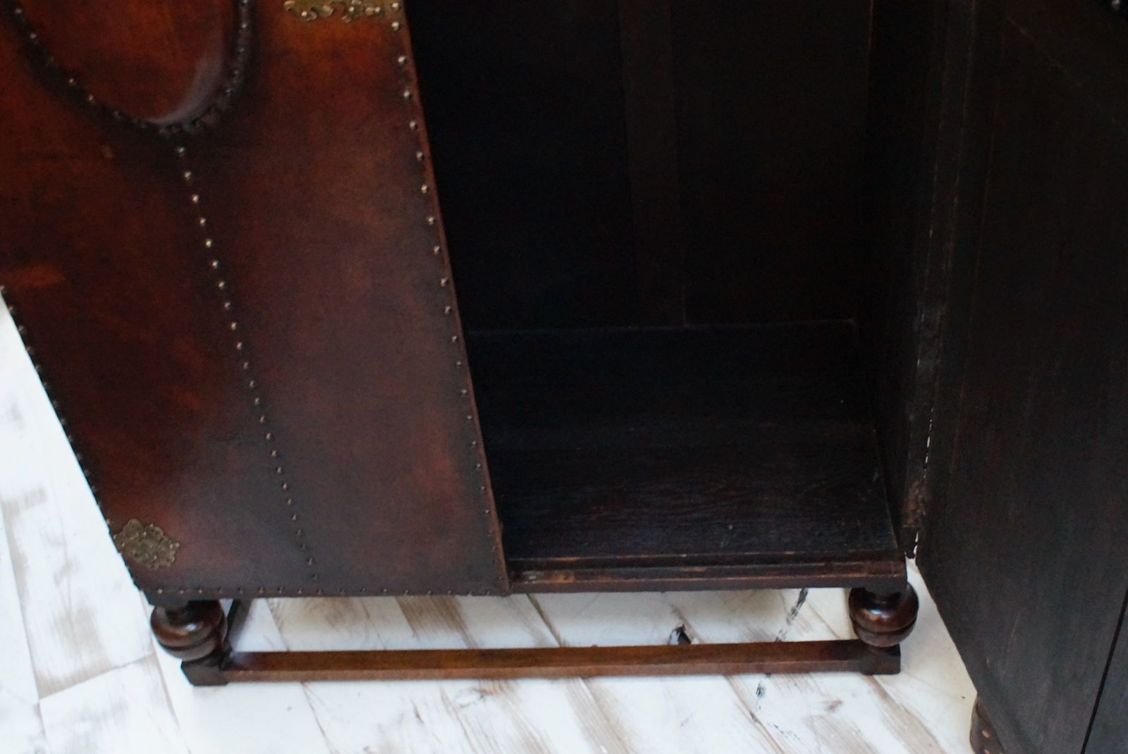 photo vintage Victorian Leather Bound Wardrobe