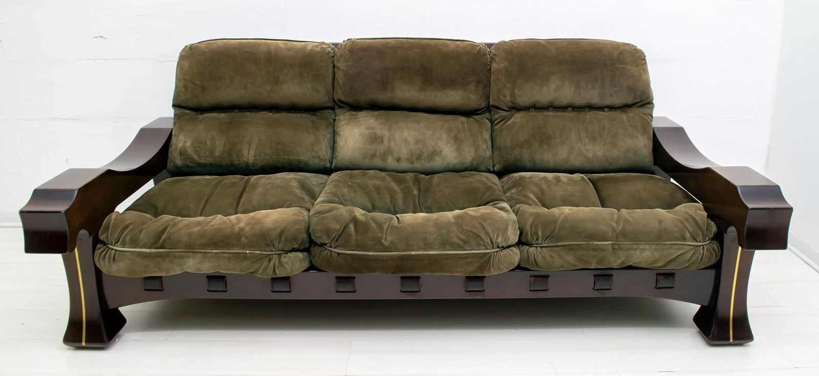 Luciano Frigerio Mid Century Modern Italian Wood And Suede Sofa "Ussaro", 1970s photo vinterior