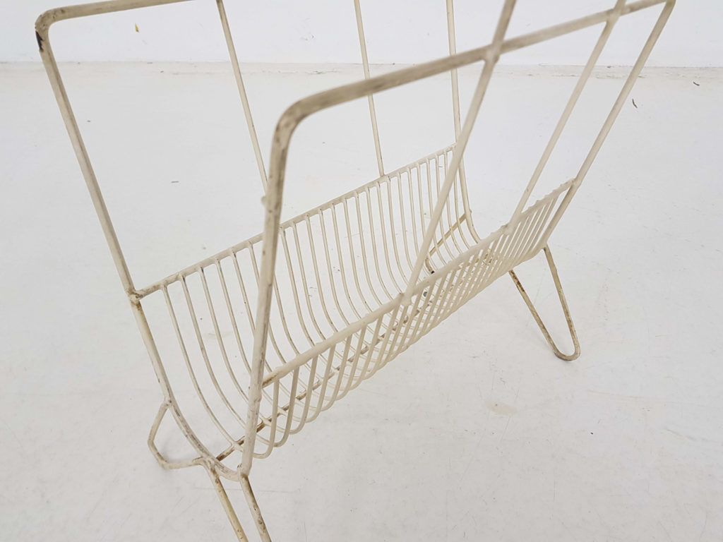 Mid Century Metalen Tijdschriftenrek In Wit photo vinterior