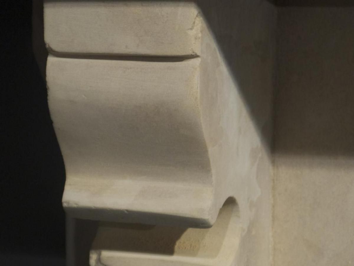 Original Gothic Stone Surround photo vinterior