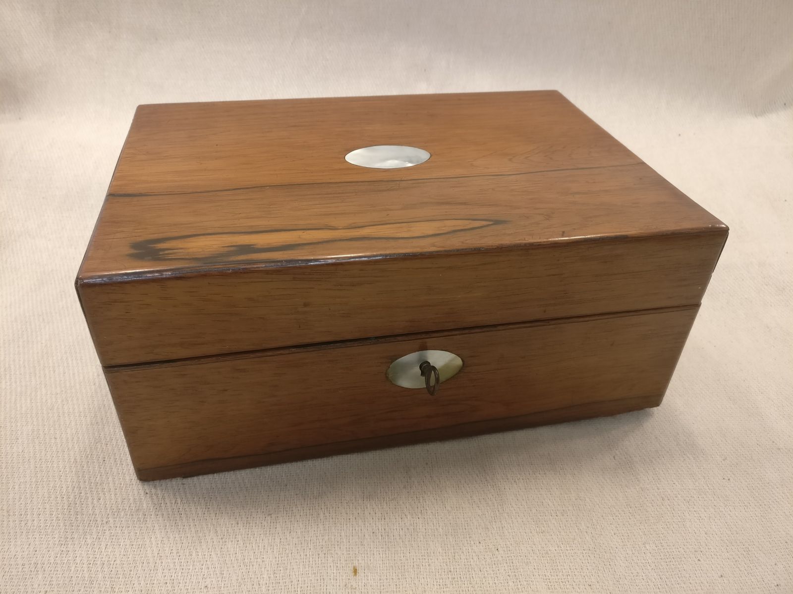 Antique Rosewood Tea Caddy With Original Key And Mother Of Pearl Inlay 26, 18,11 830g