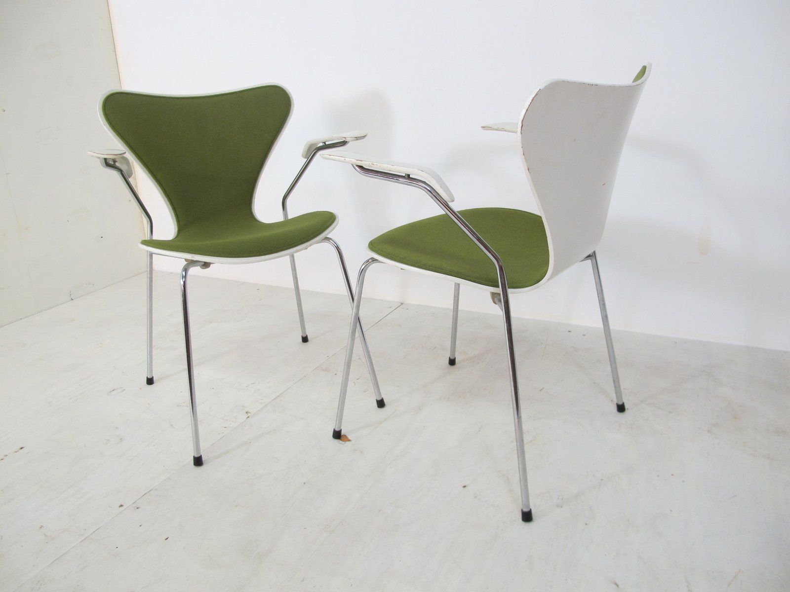 3207 Dining Chairs By Arne Jacobsen For Fritz Hansen, 1980s, Set Of 2 photo furniture