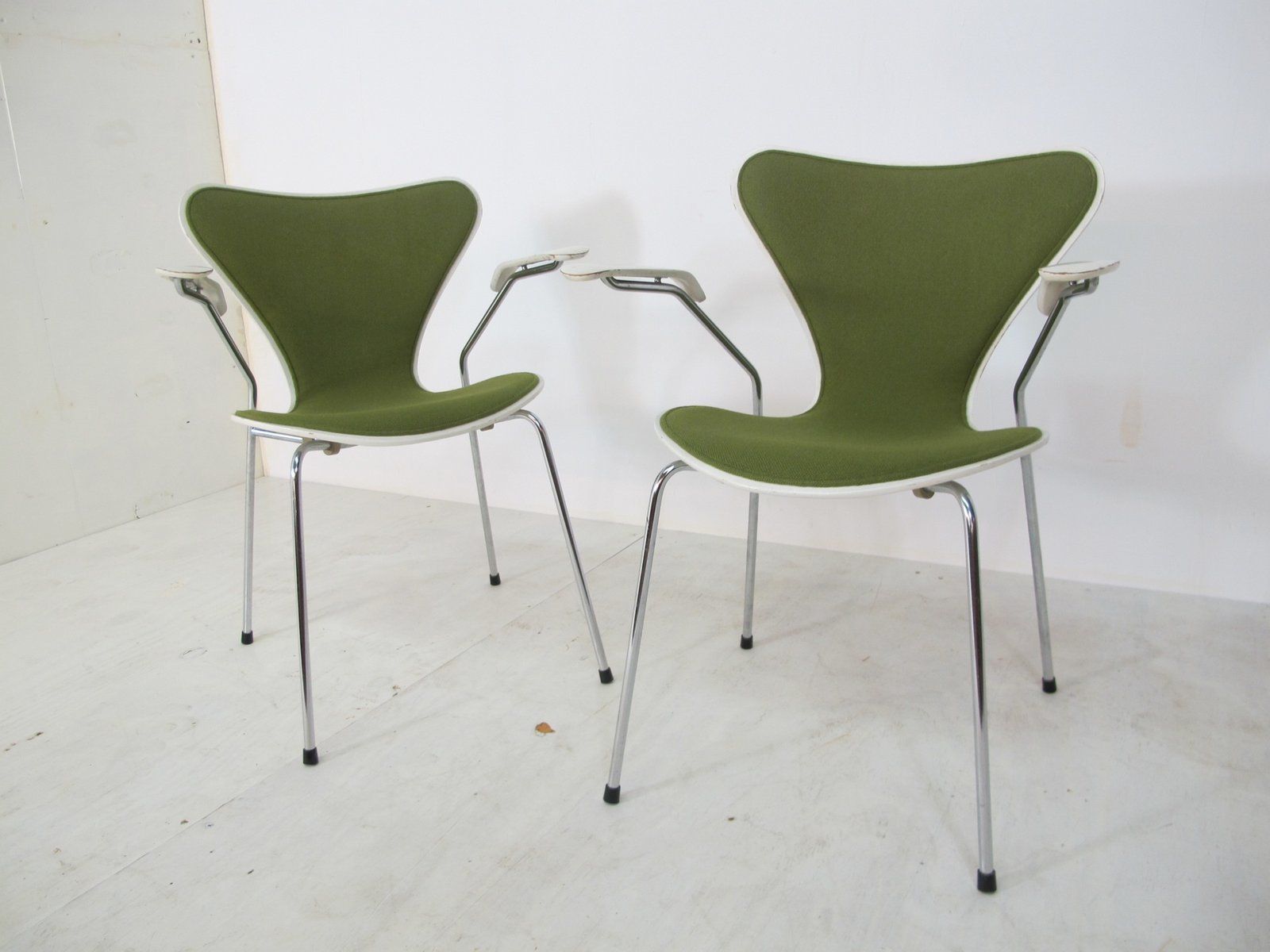 3207 Dining Chairs By Arne Jacobsen For Fritz Hansen, 1980s, Set Of 2 photo for sale