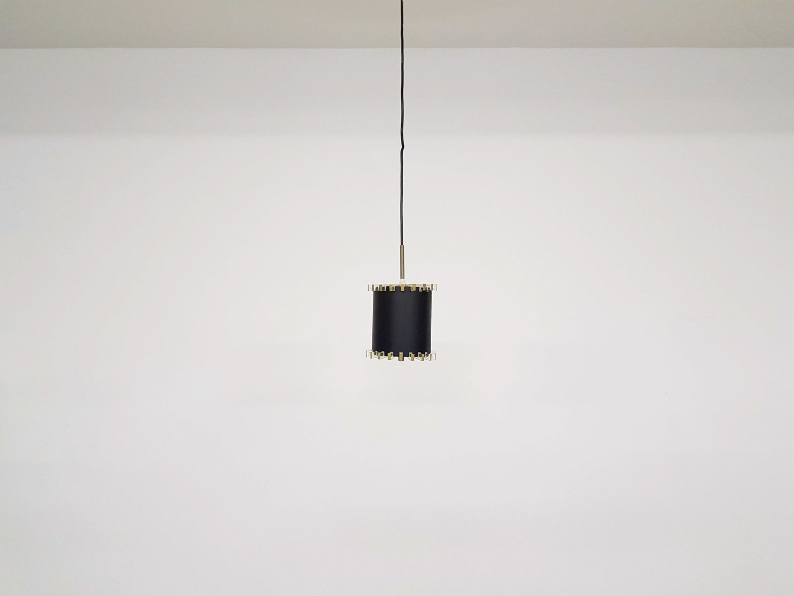 Kleine Mid Century Hanglamp, Toegeschreven Aan Raak, Nederland, Ca. Jaren 1960 photo Verlichting