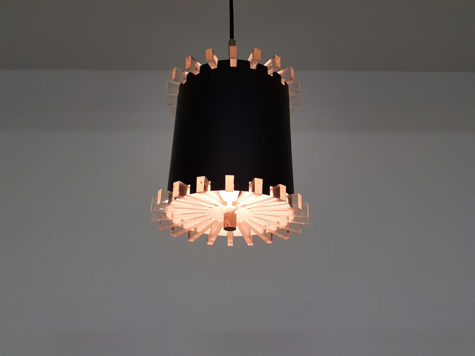 Kleine Mid Century Hanglamp, Toegeschreven Aan Raak, Nederland, Ca. Jaren 1960 photo 242.112