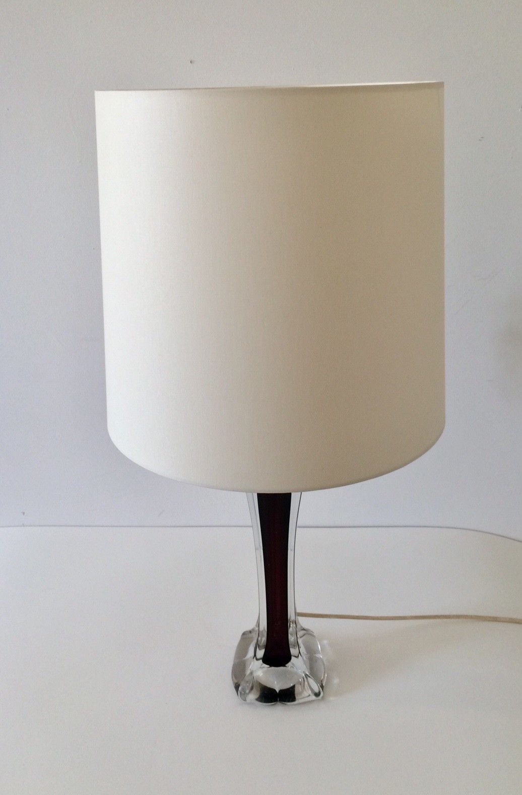 Mid Century Modern Tafelamp Van Val St Lambert In Kristalglas Met Paarse Binnenkant, Ca. Jaren 1950 photo vinterior