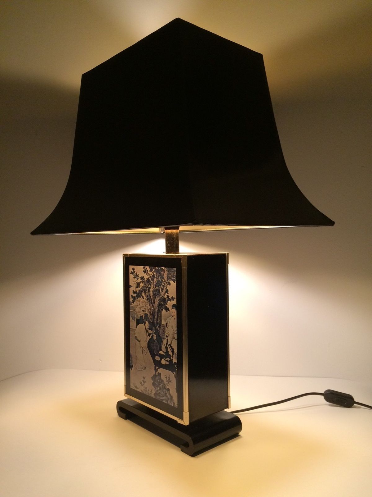 photo furniture Maison Le Dauphin Tu Chin Pagode Design Tafellamp Frankrijk Jaren 1970
