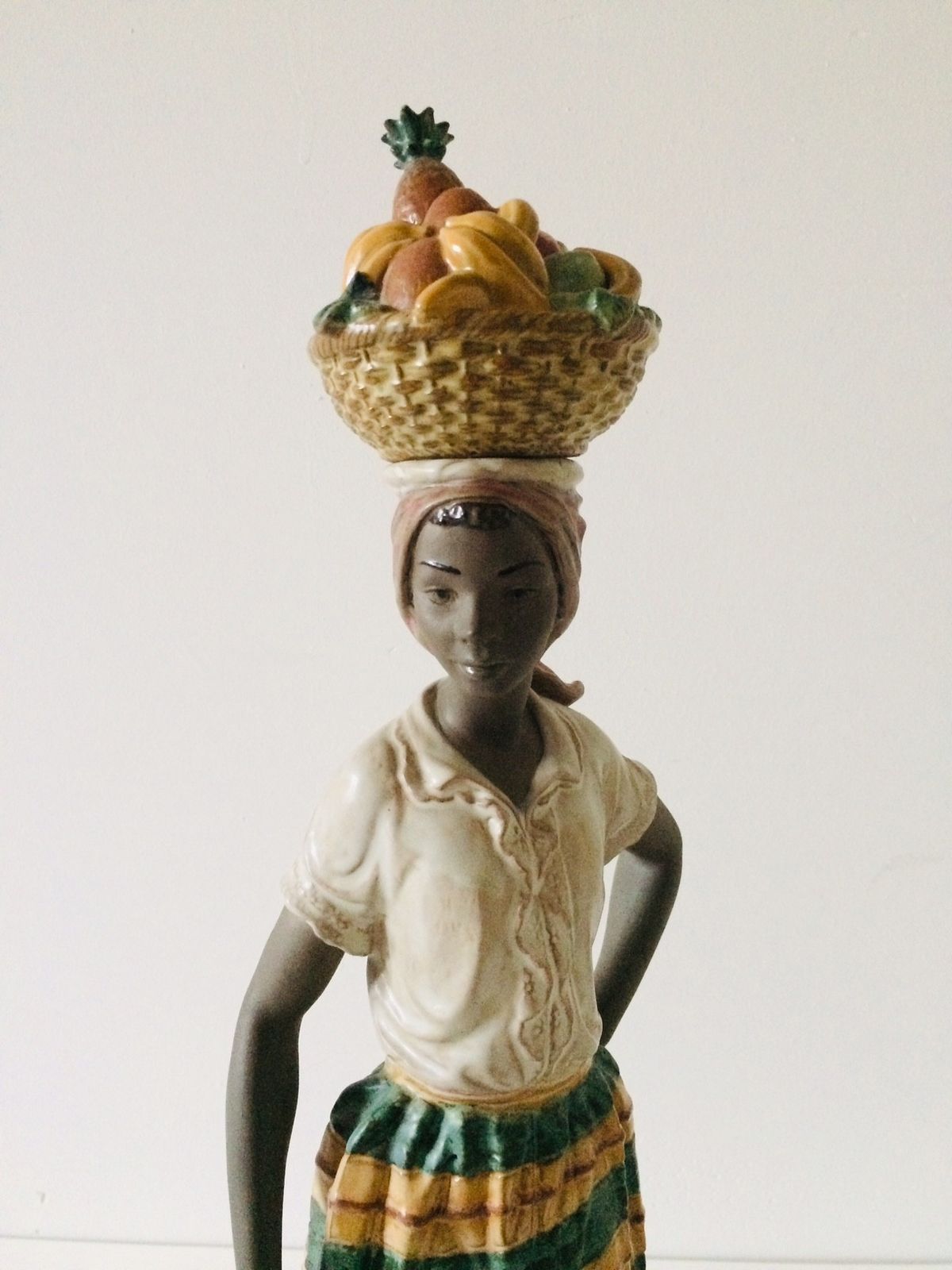 Woonaccessoires Llardo Nao Antillana N° 406 Lady With Fruit Large Statue, Spain 1984 photo