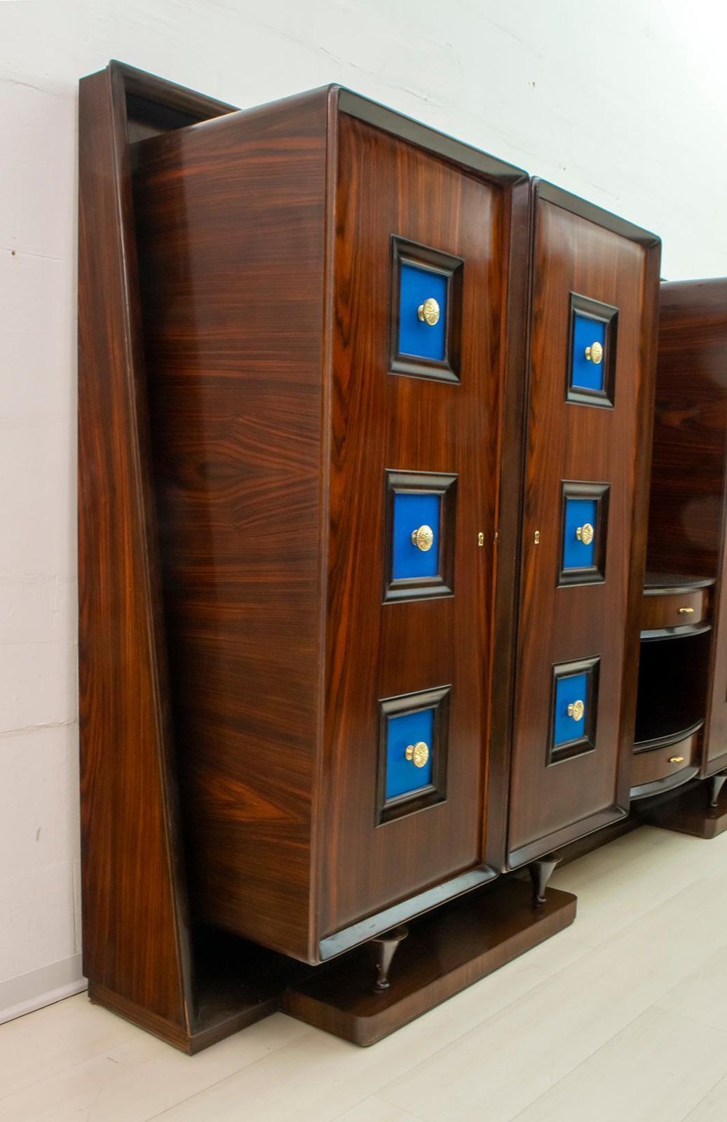Guglielmo Ulrich Rare Mid Century Modern Italian Walnut Bar Cabinet, 1940s photo Furniture