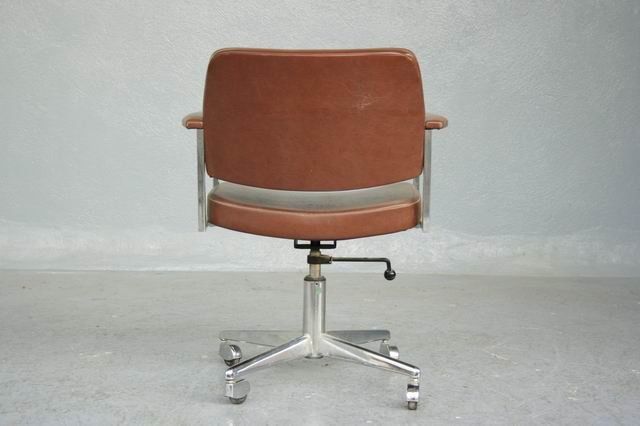 Executive Chair In Leather 1960 Good Condition photo Furniture