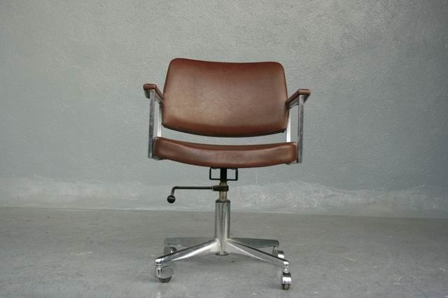Executive Chair In Leather 1960 Good Condition photo vinterior