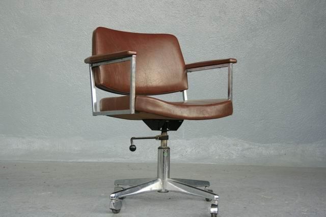 Executive Chair In Leather 1960 Good Condition photo vintage