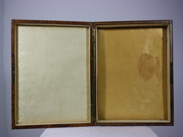 photo vinterior Jewelry Box In Decorated Leather