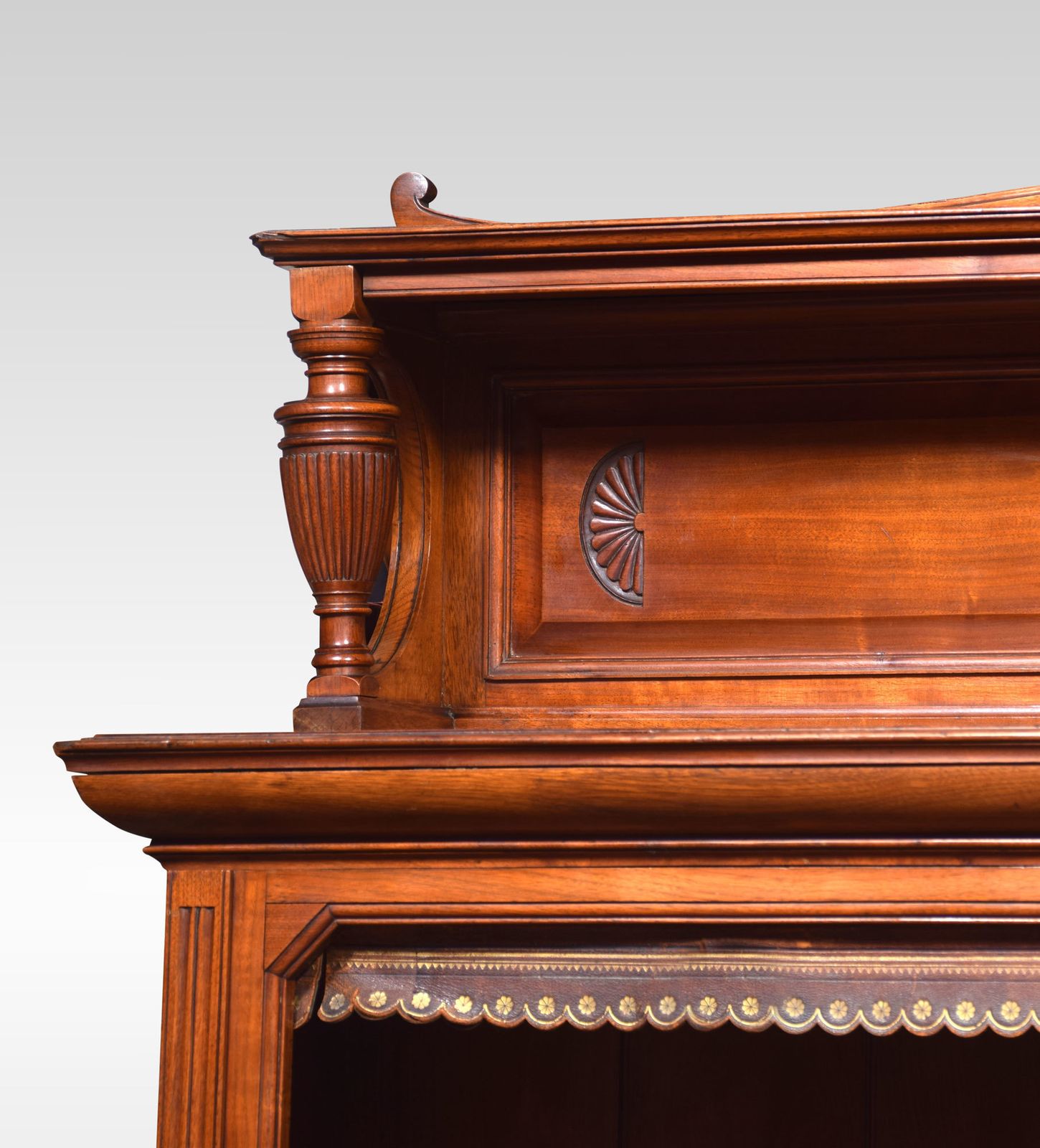 photo furniture Large 19th Century Walnut Breakfront Bookcase