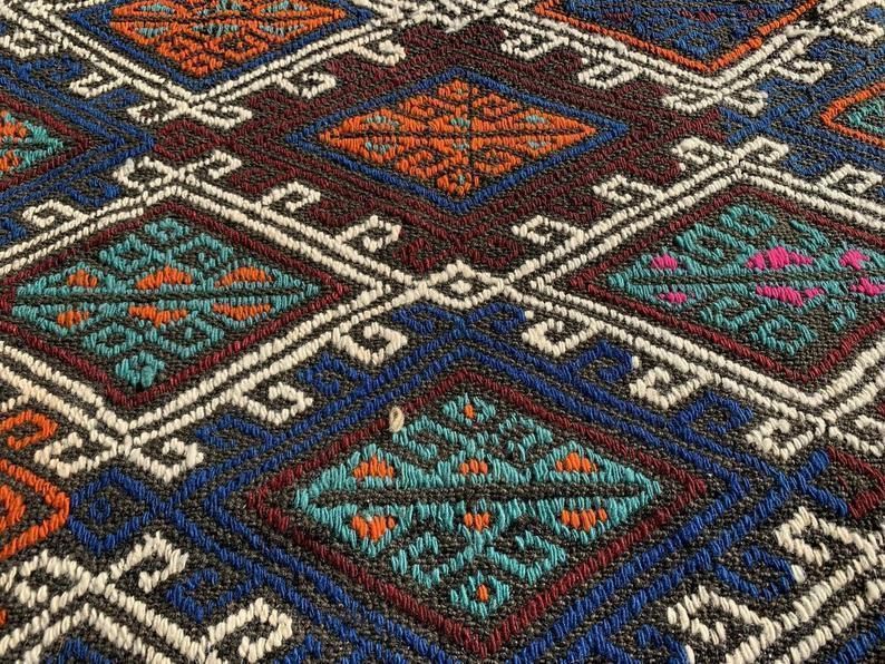 Traditional Turkish Kilim Rug ,Vintage Anatolian Turkish Kelim 147 X147 Cm photo for sale