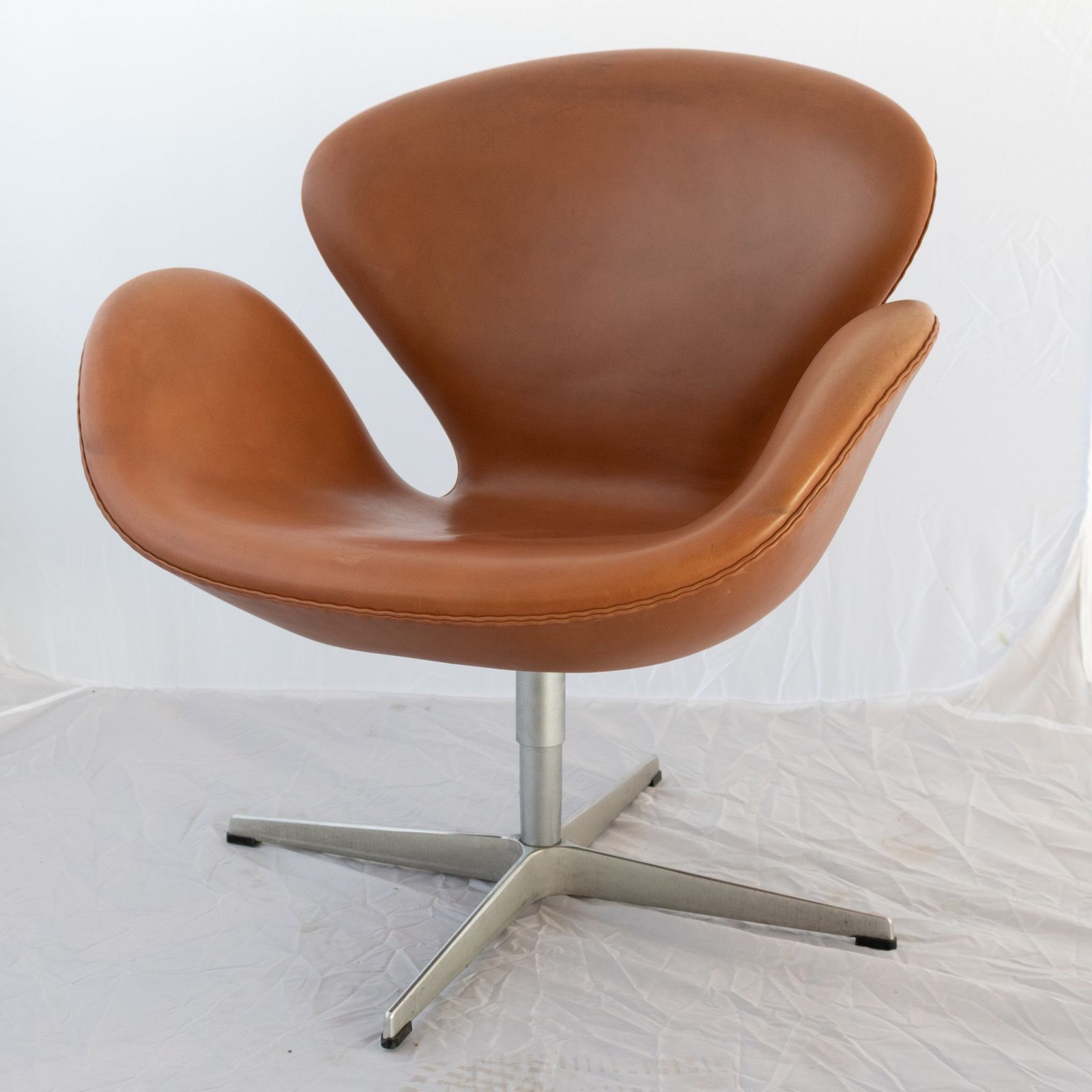 12000.0 Republic Of Fritz Hansen Swan Chairs In Leather (Sef Of 4) photo