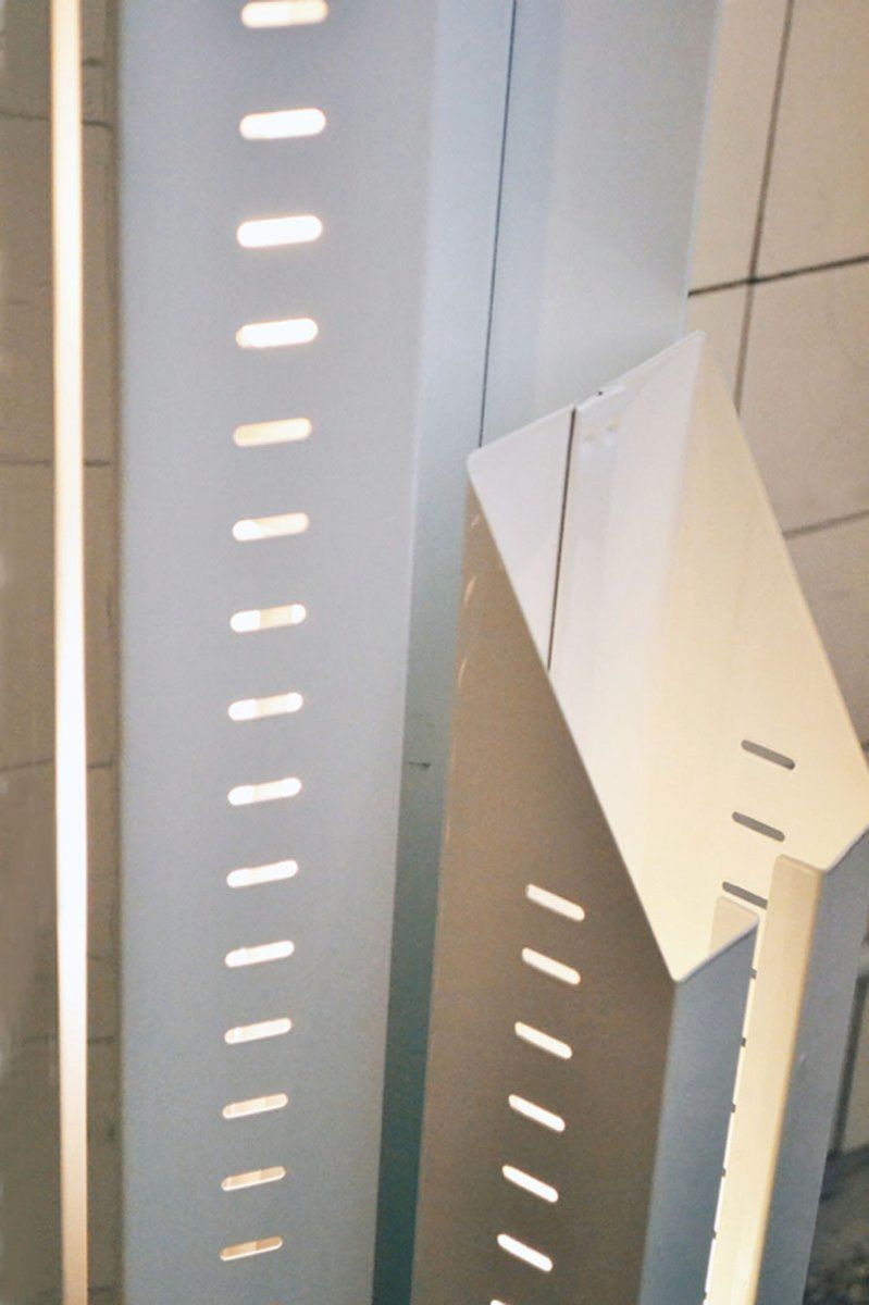 Skyscraper White Lacquered Metal Floor Lamp photo Lighting