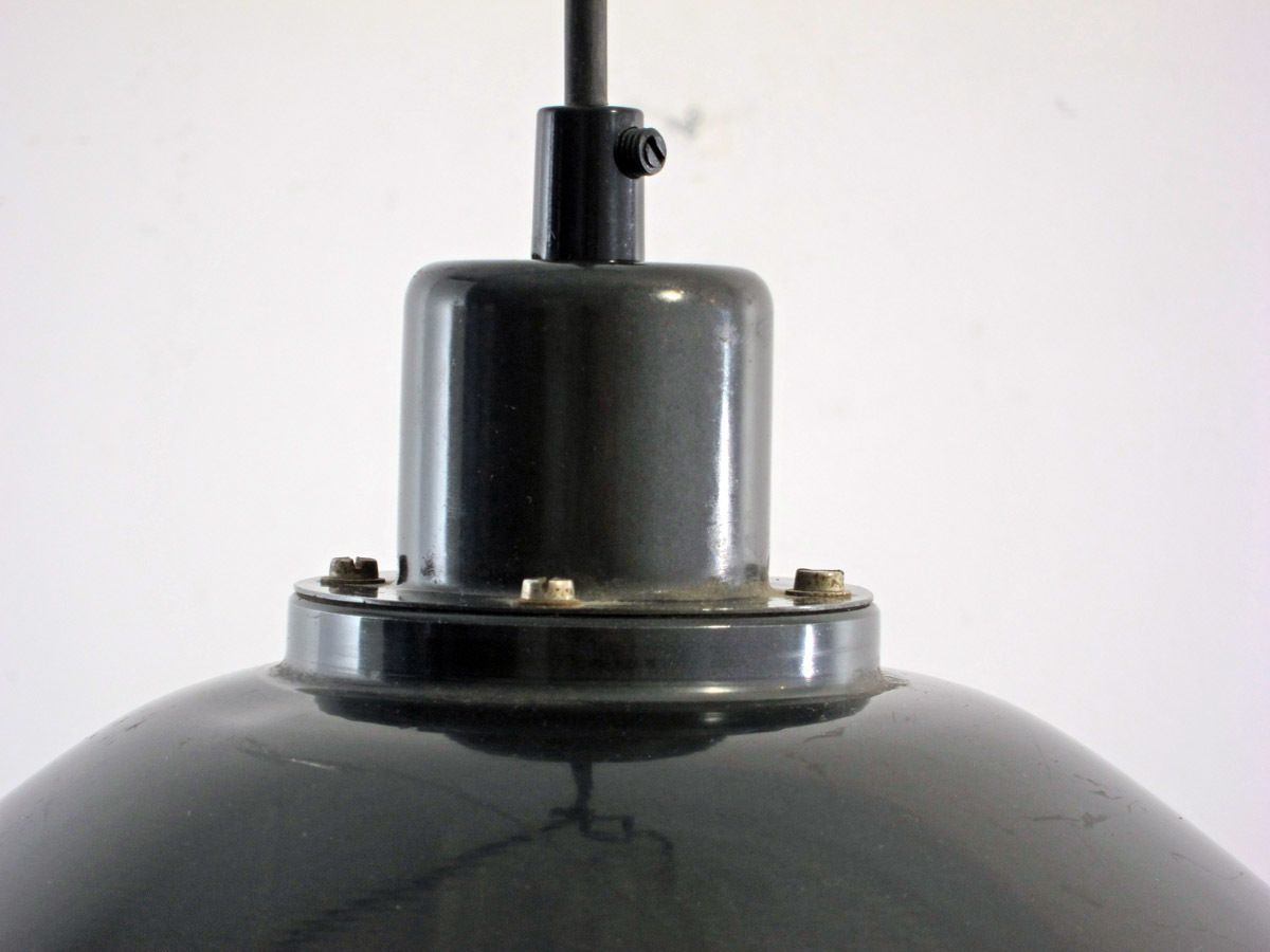 Industriële Bauhaus Jaren 1930 Metalen Groene Hanglamp photo for sale