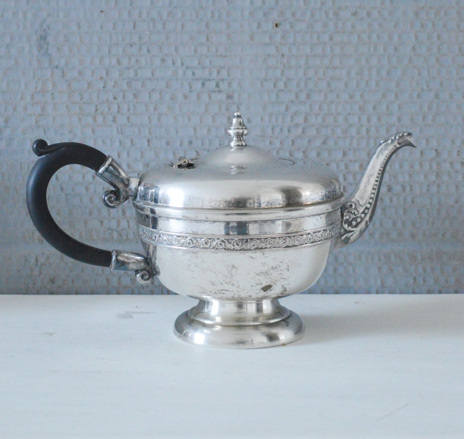 1930s Viking Silverplate Teapot , Vintage Viking Plate E.P. Copper Silverplate Teapot , Made In Canada , Shabby Chic Tableware Decor Display