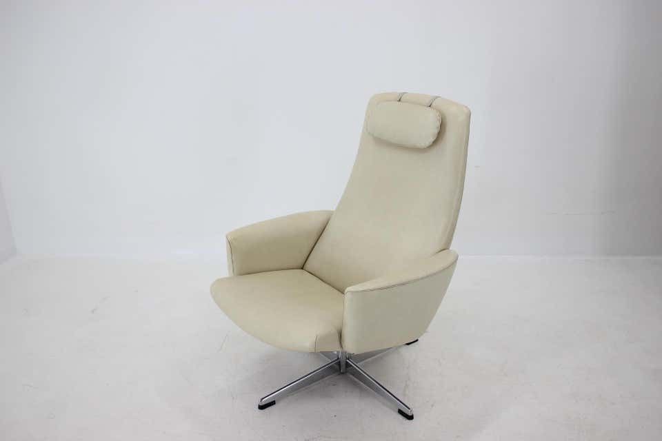 Sweden Beige Swivel Chair For Asko, 1970´S.