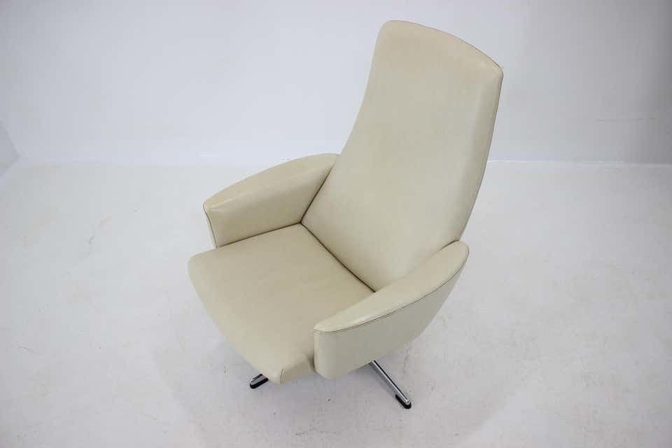 619.0 Sweden Beige Swivel Chair For Asko, 1970´S. photo