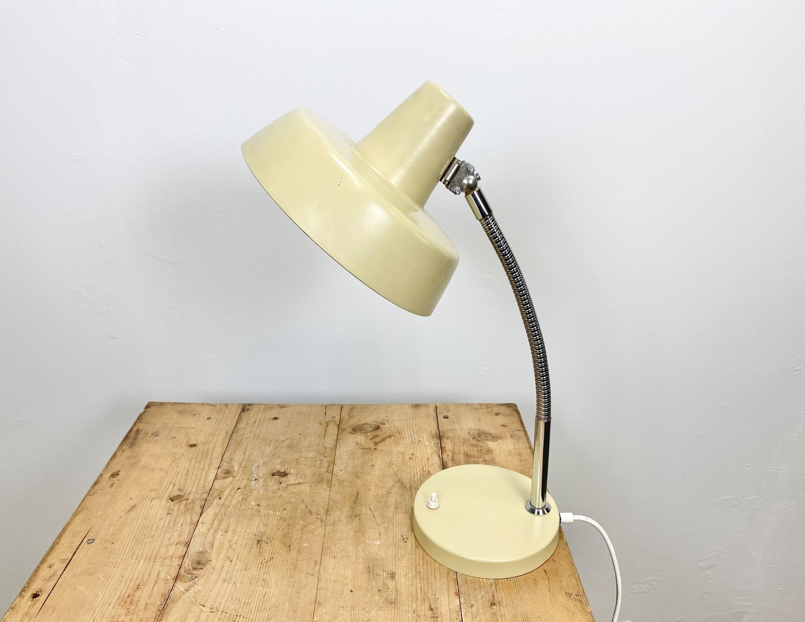 Beige Gooseneck Table Lamp, 1960s photo vinterior