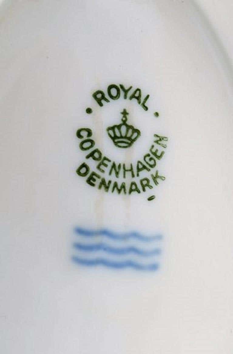 Royal Copenhagen Porcelain Sauce Boat With Floral Motifs And Gold Border photo 163.0