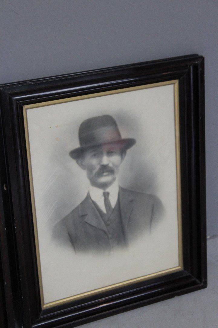 Pair Antique Portraits photo vinterior