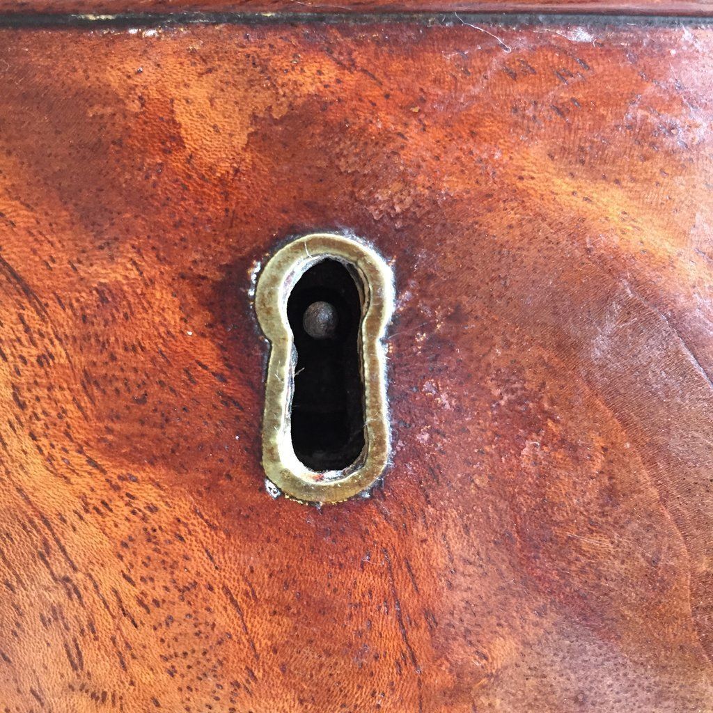 photo furniture 18th Century Mahogany Chest Of Drawers