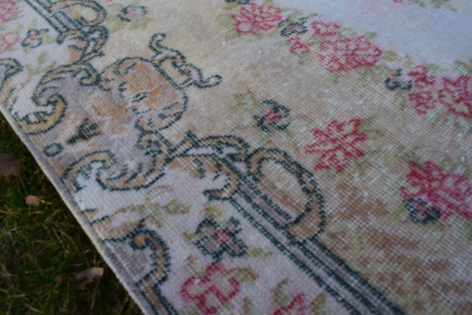 Turkish Hand Knotted Woolen Sparta Rug, 1970s photo vinterior