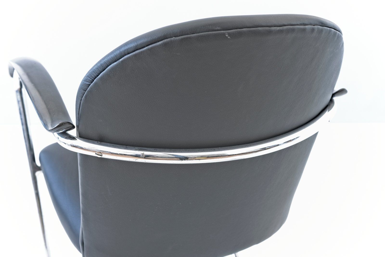 Dutch Nr. 414 Cantilever Armchair By Willem Hendrik Gispen For Gispen, 1930s photo vinterior