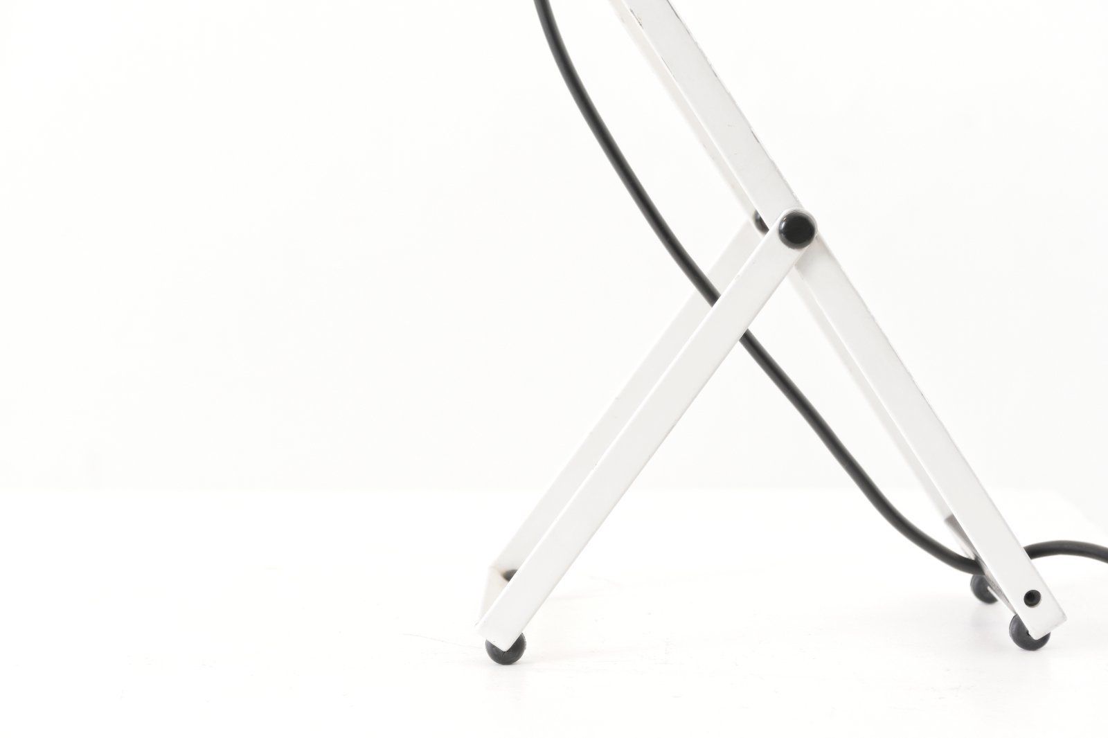 Italian Sintesi White Table Lamp By Ernesto Gismondi For Artemide, 1970s photo Lighting
