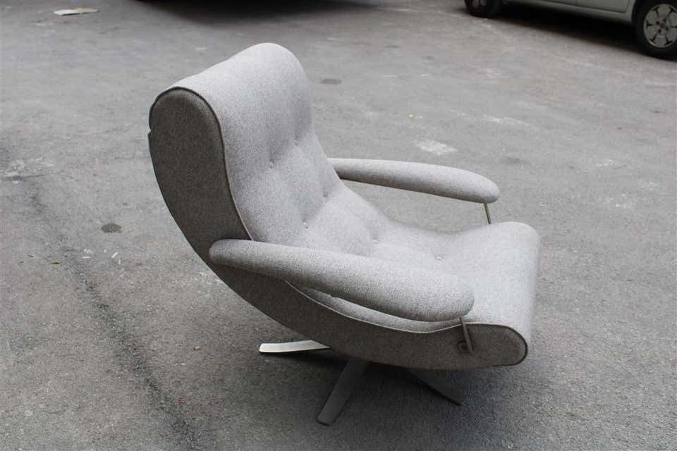 photo furniture Swivel Armchair Guido Bonzani For Tecnosalotto 1970s Gray Fabric And Steel