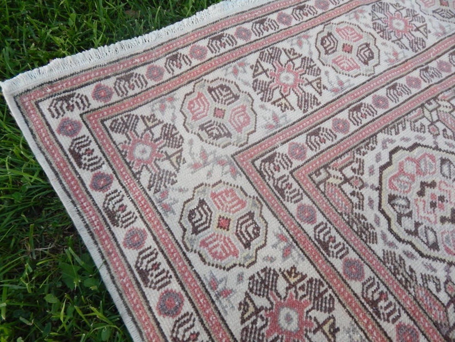 Vintage Turkse wollen en katoenen vloerkleed photo vintage