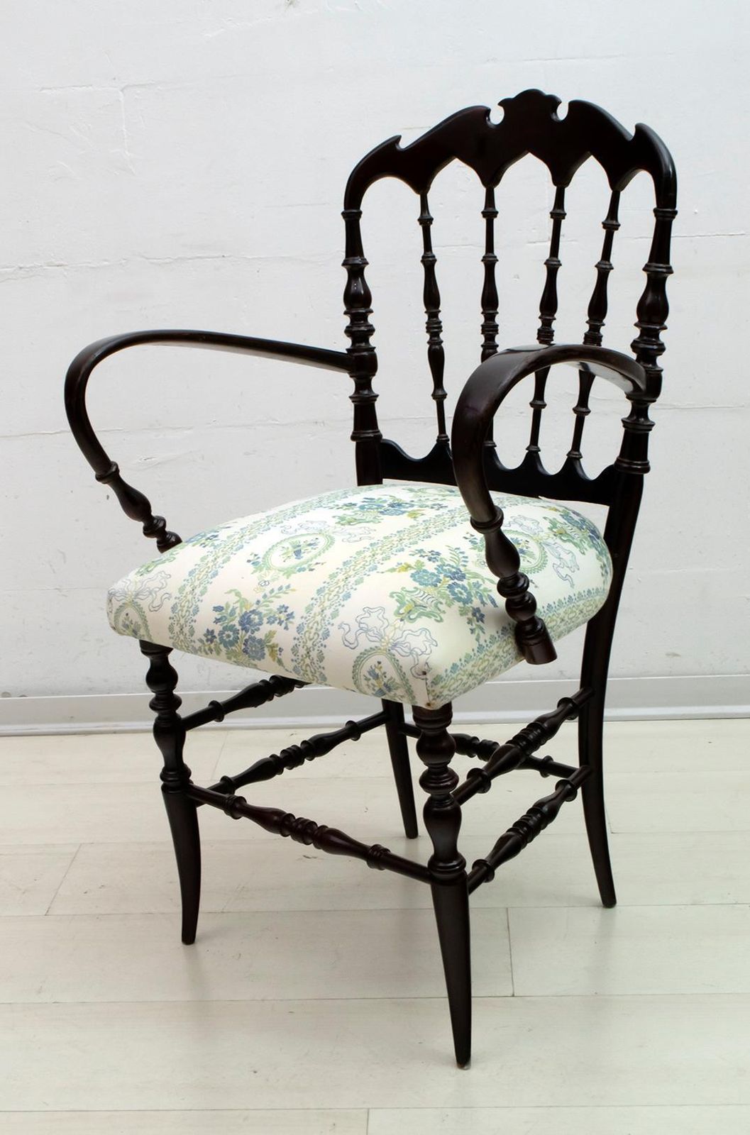 Pair Of Giuseppe Gaetano Descalzi Midcentury Italian Chiavari Armchairs, 1950s photo vinterior