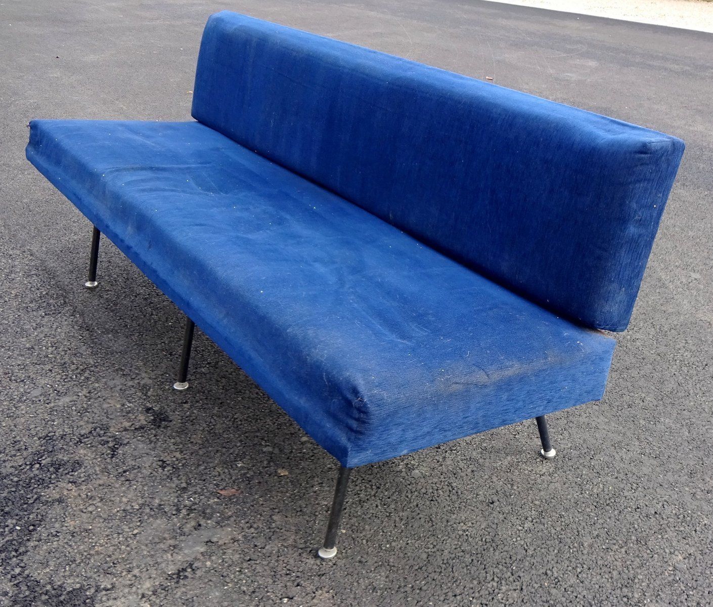 Model 32 Blue Sofa By Florence Knoll Bassett For Knoll Inc./Knoll International, 1960s photo for sale