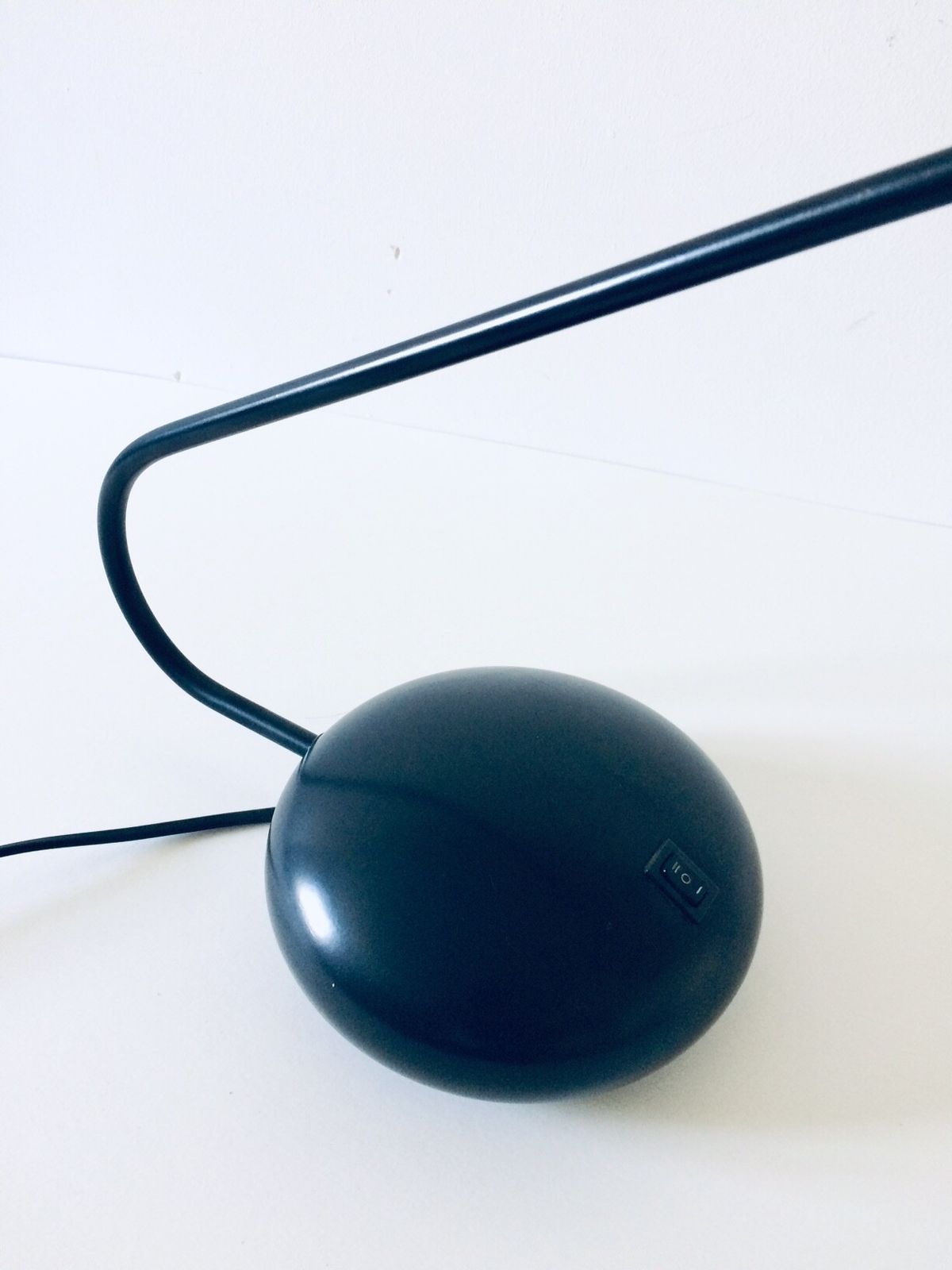 photo vintage Post Modern Design Sleek Black Metal Desk Lamp 1980s