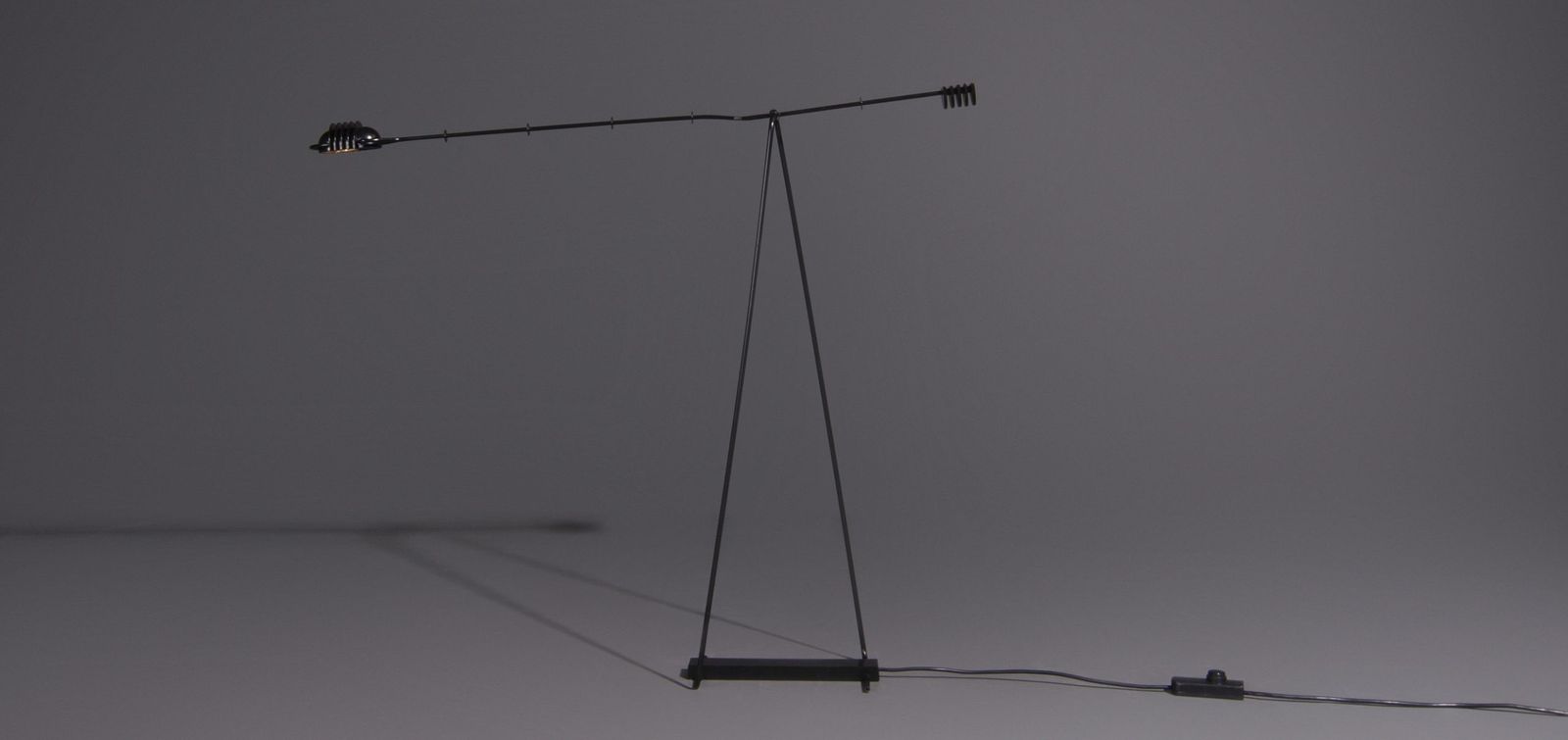 Vloerlamp Van Zwart Gelakt Metaal Met Draaibare Arm photo for sale