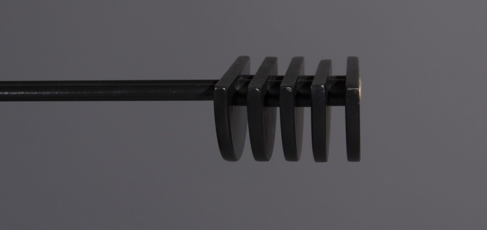 Vloerlamp Van Zwart Gelakt Metaal Met Draaibare Arm photo Verlichting
