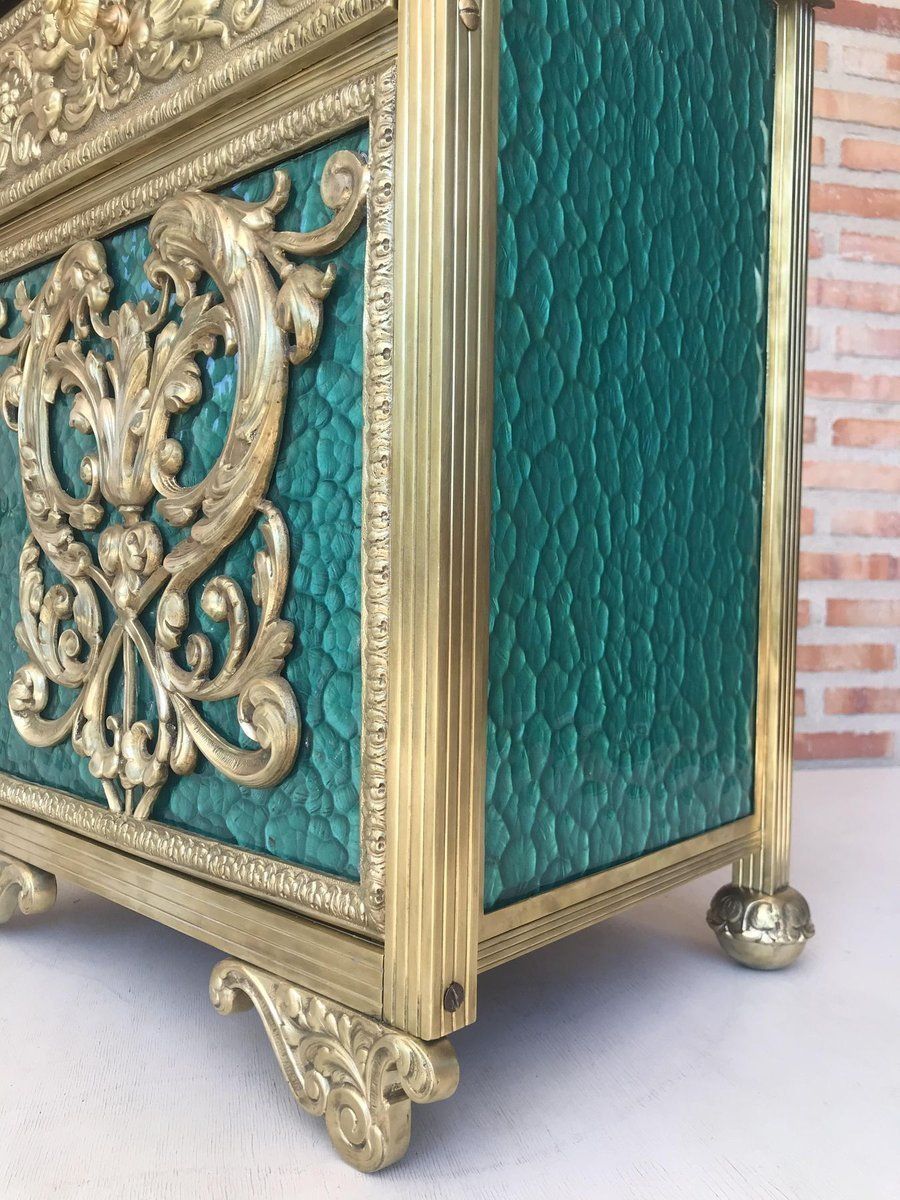photo vinterior Antique Louis XVI Bronze Vitrine Nightstands With Green Glass Doors And Drawer, Set Of 2