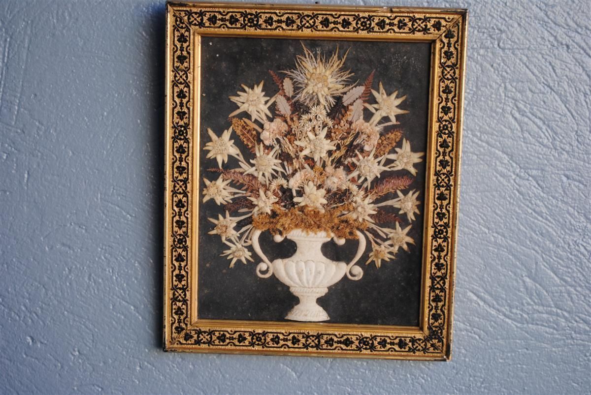 photo furniture Souvenir Des Alpes Composition Of Dried Flowers Late 19th Century