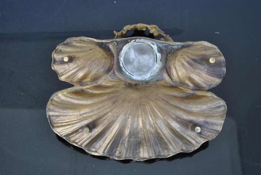 Inkwell In Gilded Bronze Shell Saint Jacques Xi Xth photo vintage