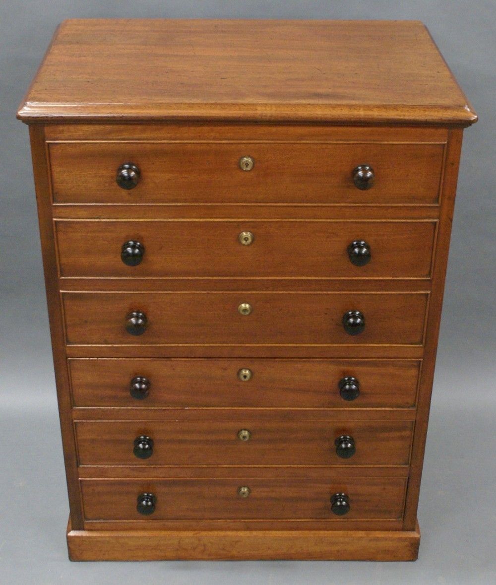 An Unusual George III Mahogany Chest Of Drawers photo 1850.0